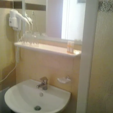 Hotell Isidora 2*